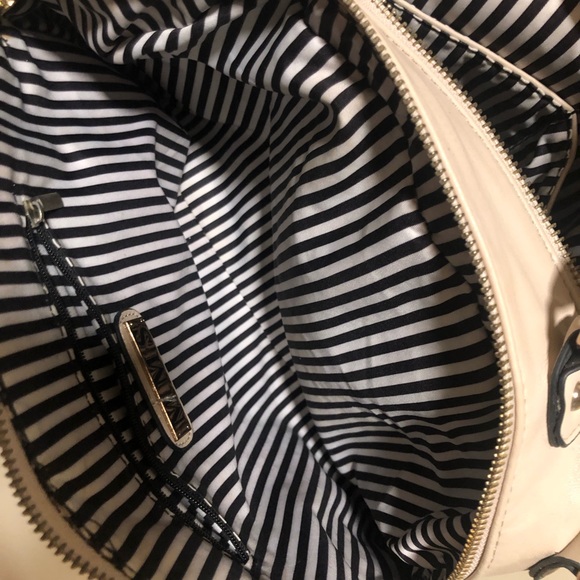 💜Crossbody Cream Purse - Picture 5 of 10